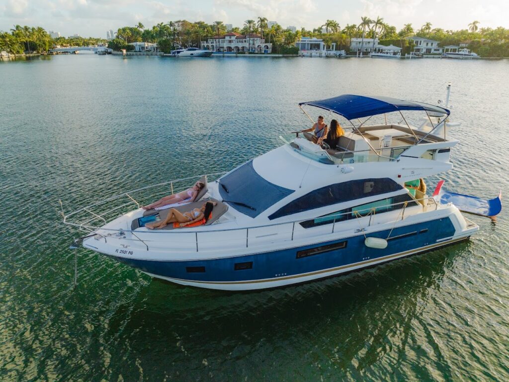 Luxury Yacht Tour Miami – Explore the Waters in Style