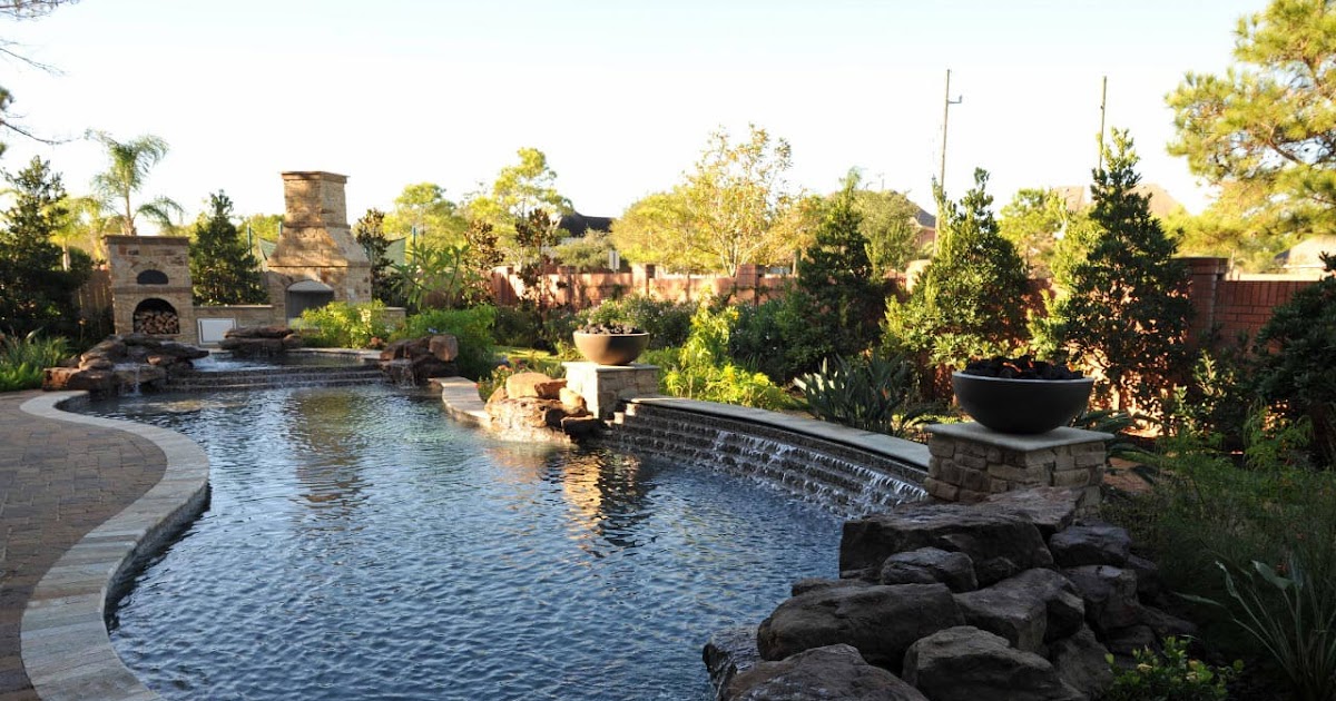 What Qualities Should You Look for in Pool Builders in Houston?