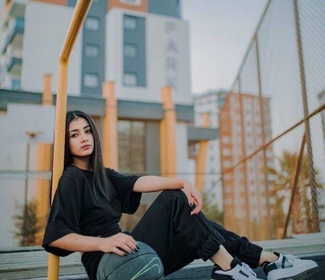 Hyderabad Escorts, Suhani Call Girls Whatsapp Number in Hyderabad starts from 6k Full Night