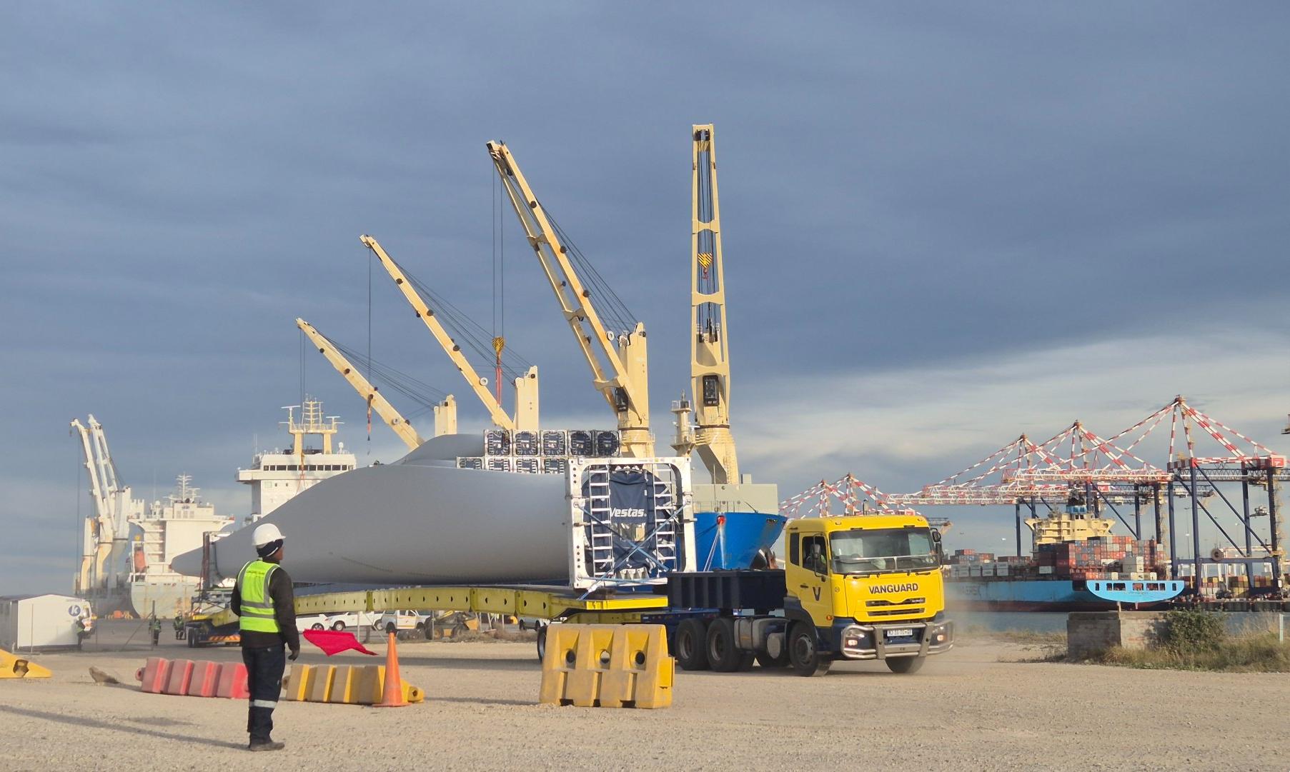 Vanguard handles wind blade offloadings at Port of Richards Bay, Coega